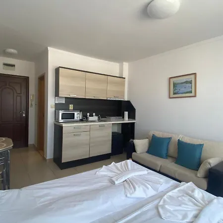 Summer Breeze 503 Private Sunny Apartment